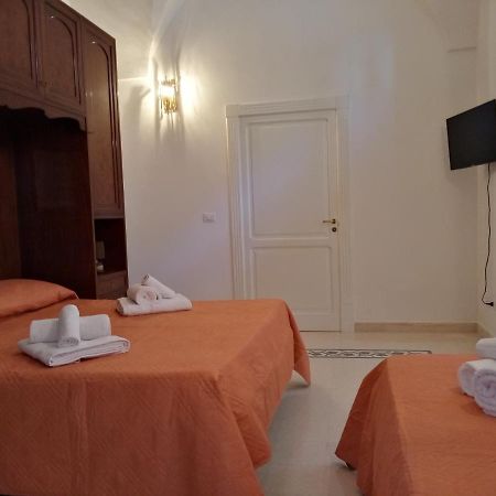 Dimora Storica Le Perle Bed & Breakfast เลชเช ภายนอก รูปภาพ
