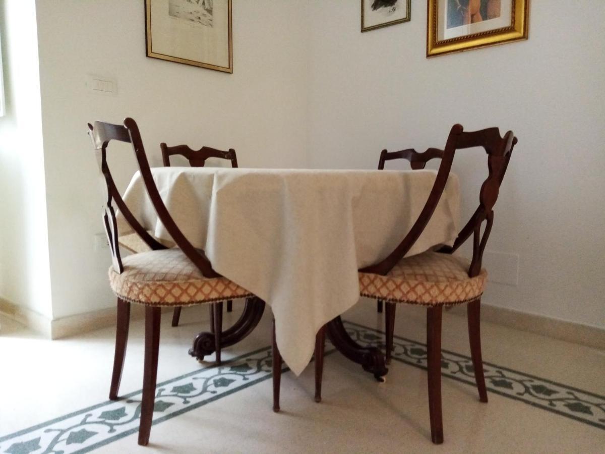 Dimora Storica Le Perle Bed & Breakfast เลชเช ภายนอก รูปภาพ