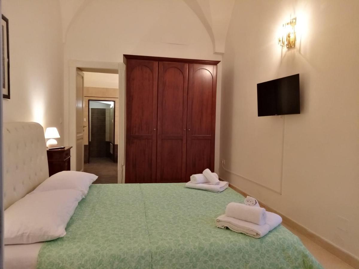 Dimora Storica Le Perle Bed & Breakfast เลชเช ภายนอก รูปภาพ