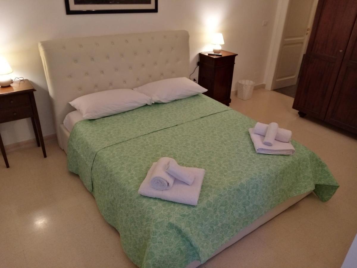 Dimora Storica Le Perle Bed & Breakfast เลชเช ภายนอก รูปภาพ