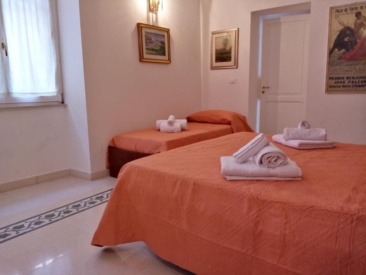 Dimora Storica Le Perle Bed & Breakfast เลชเช ภายนอก รูปภาพ