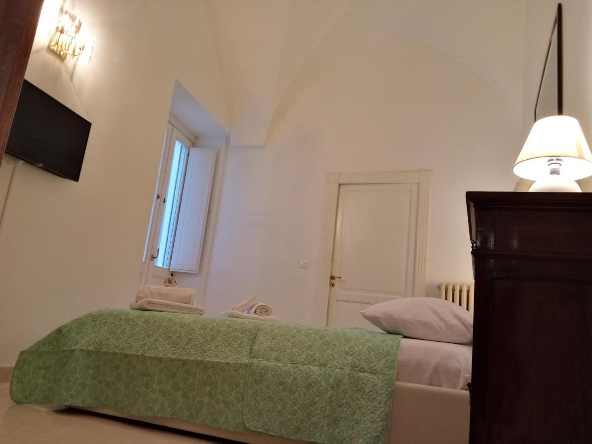 Dimora Storica Le Perle Bed & Breakfast เลชเช ภายนอก รูปภาพ