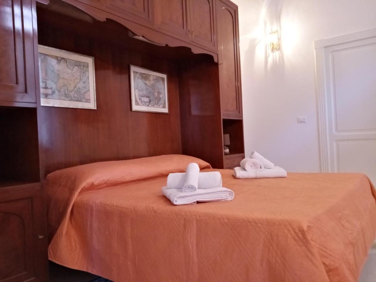 Dimora Storica Le Perle Bed & Breakfast เลชเช ภายนอก รูปภาพ