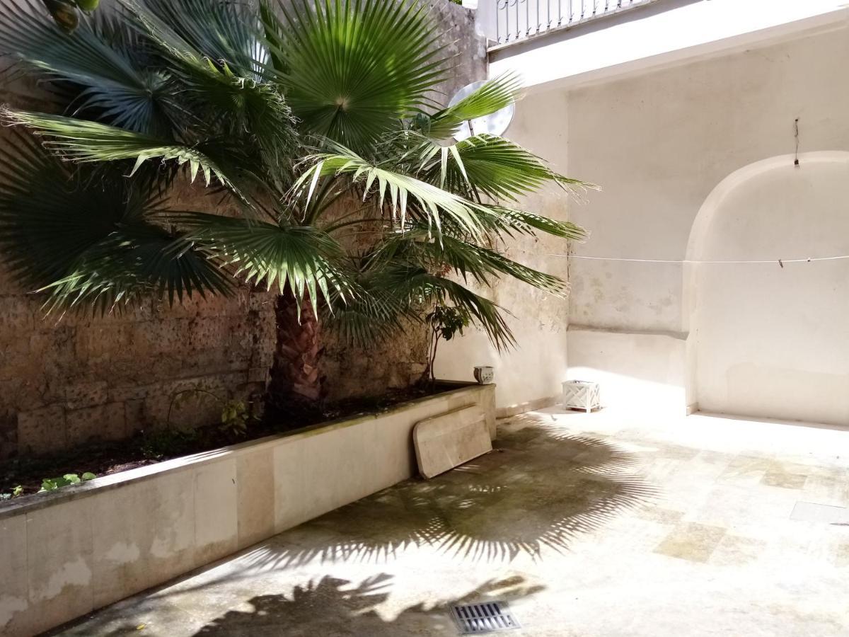 Dimora Storica Le Perle Bed & Breakfast เลชเช ภายนอก รูปภาพ